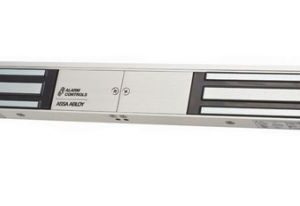 Double Magnetic Bar Lock